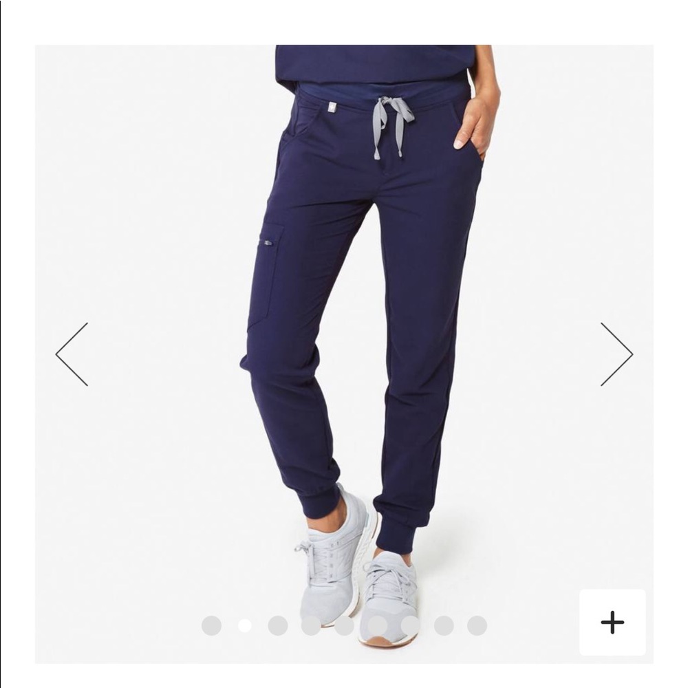 Size Medium Tall Zamora Joggers in Navy